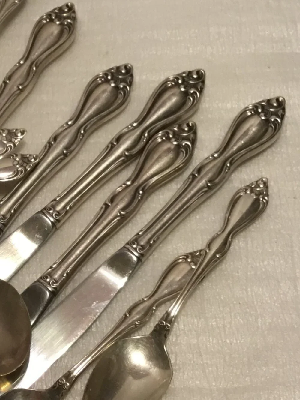Vintage 1949 William Rogers Oneida silverware 36 pieces Old South II pattern